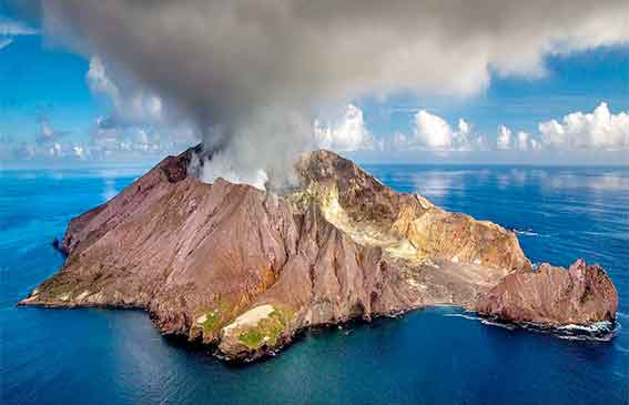 Volcan en éruption